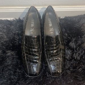 vintage black snake print zara heeled loafers